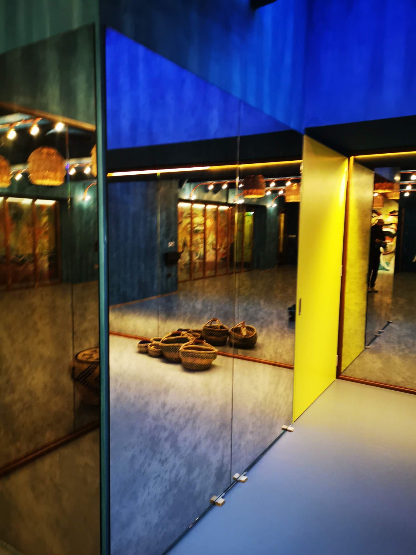 Glass balustrade for a stylish staircase, London