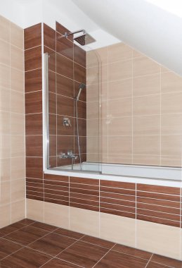 Bespoke glass shower screen, London home