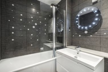 Bespoke glass shower screen, London home