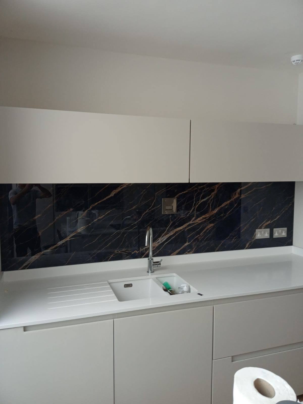 Mirrored glass splashback, London